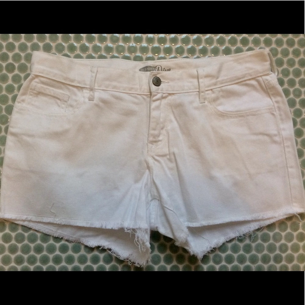 ❤️ OLD NAVY “The Diva” White Shorts - Size 6